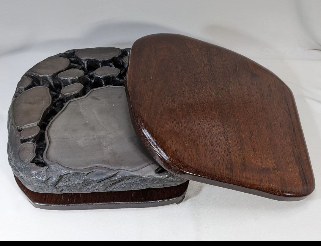 中国端渓硯　超特大硯　石紋　石斑　鋒鋩（ほうぼう）　馬肝色　骨董　書道具　希少品