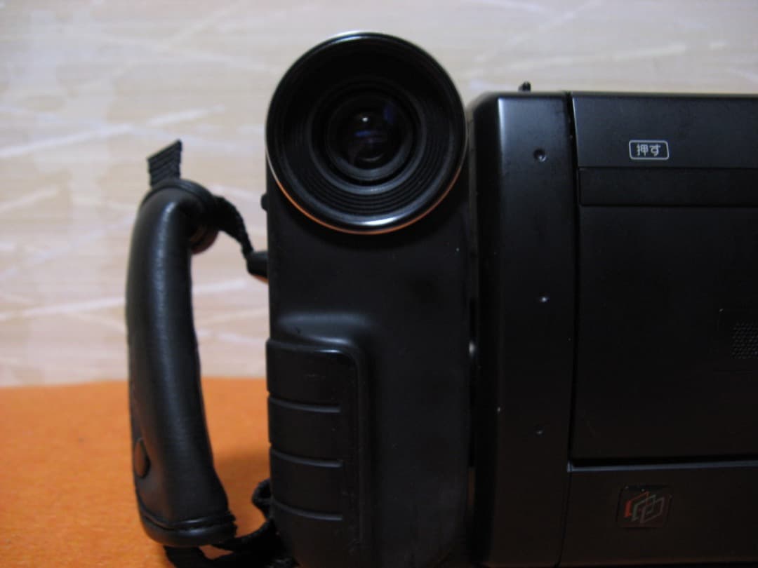 動作OK❗️☆シャープの液晶8ミリビデオカメラ・VL-EL10A