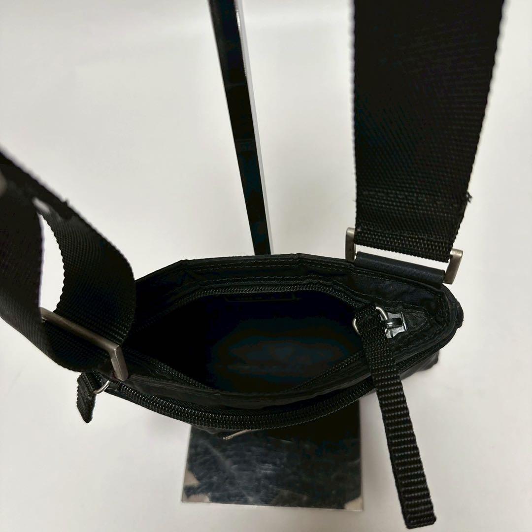 t04【極美品】プラダ　三角ロゴ　ナイロンブラック　ショルダーバッグサコッシュ.