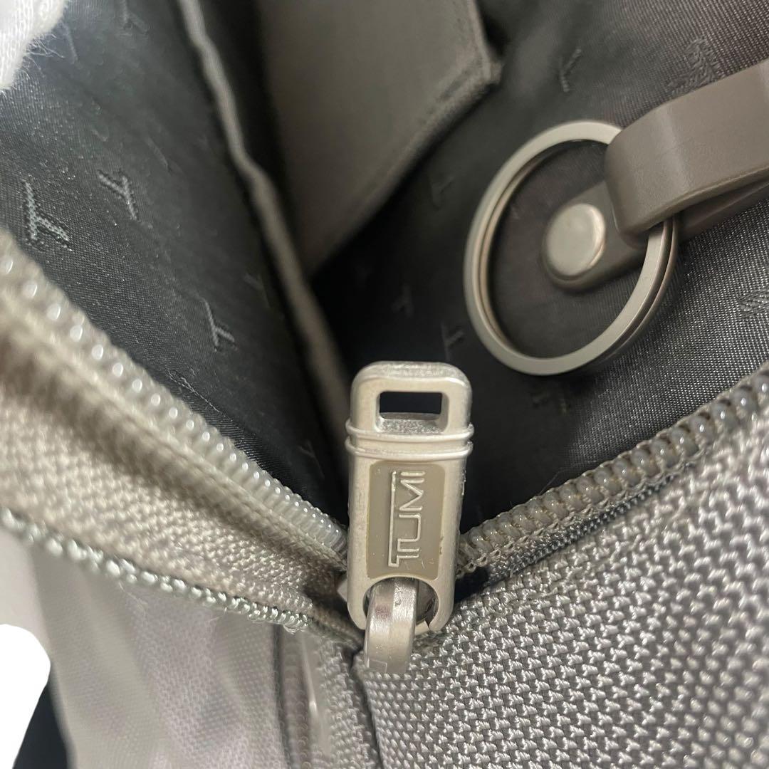 トゥミ　TUMI ビジネス　旅行バッグ　希少品　大谷用　グレー　ショルダーバッグ