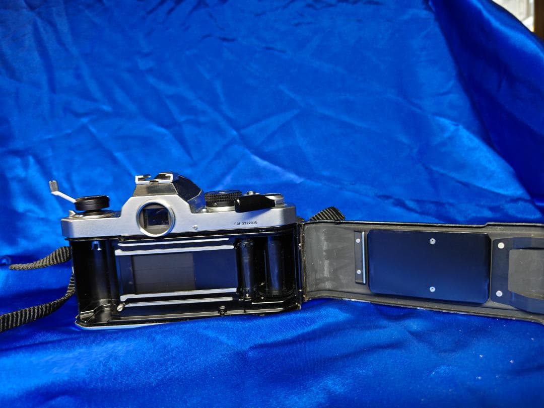 【美品】 Nikon FM ＋レンズ＋ストラップ新品ケース