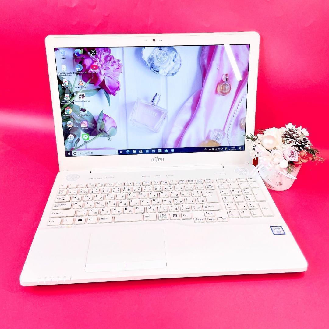 売り切れ続出‼️Corei7✨️おしゃれ白薄型ノートパソコン！大容量1TBカメラ付き