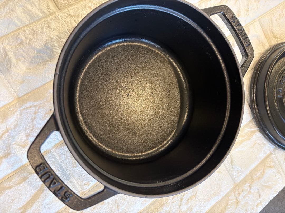 STAUB 20cm 黒　ブラック