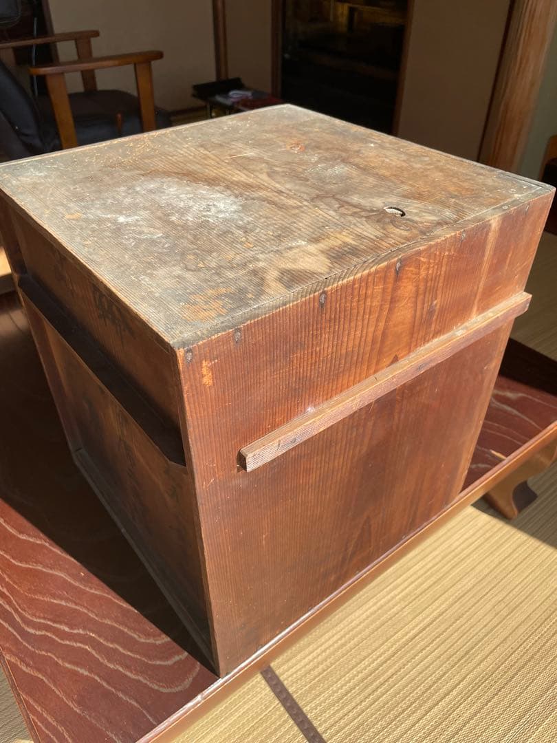 骨董品　希少　金箔装飾の黒漆塗り膳 収納箱付き　100年前