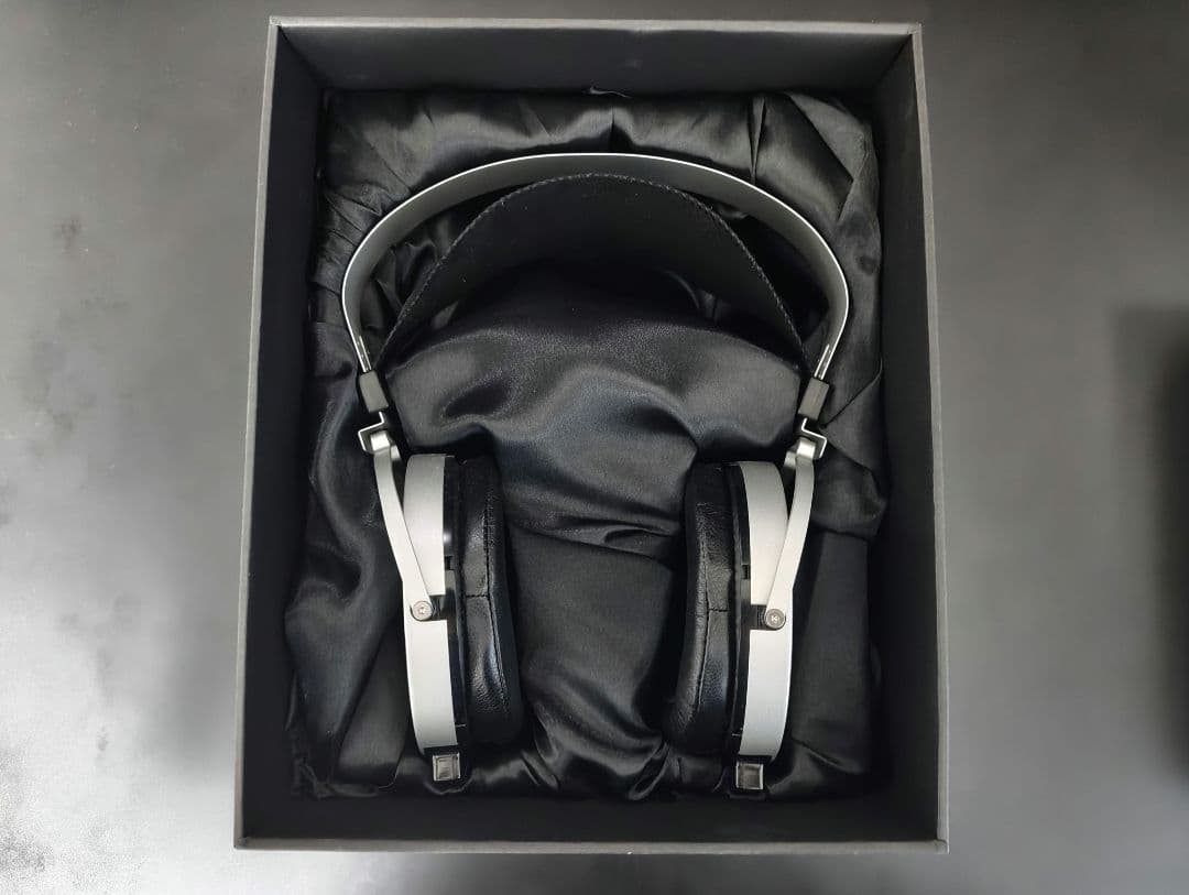 水月雨 (MOONDROP) 大都会 - COSMO