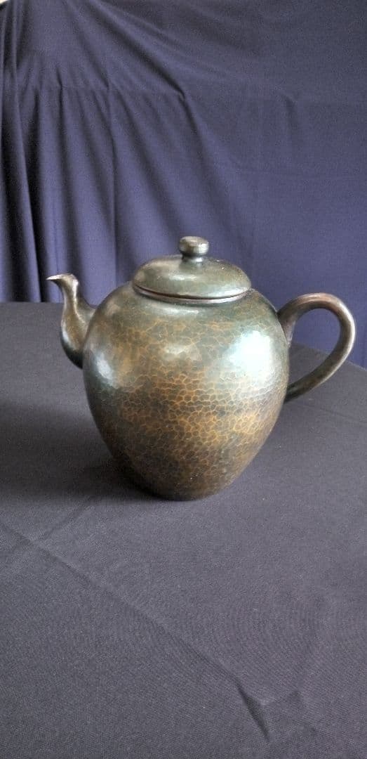 玉川堂、黒色金属製やかん、水差木箱付き 約20cm