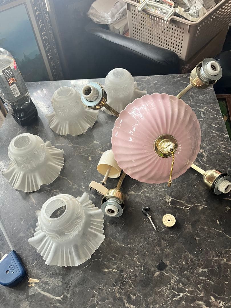 昭和レトロシャンデリア、レトロシャンデリア、陶器とガラスホヤのシャンデリア