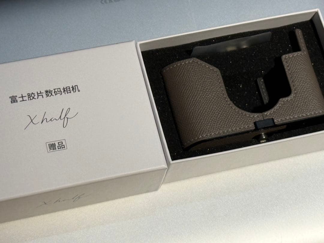 新品同様　FUJIFILM X half （X-HF1）ブラック多言語 正規品