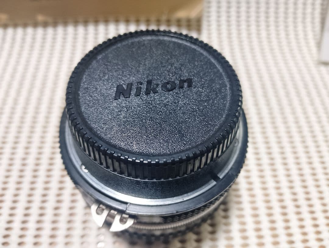 Nikon FE 一眼レフカメラ 50mmレンズ付き 望遠レンズ