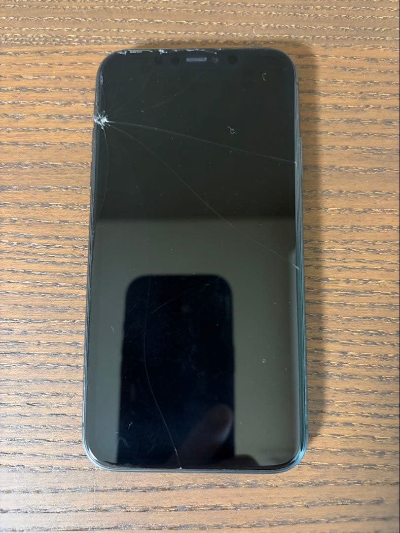 ジャンク品iPhone11 128GB 画面割れ