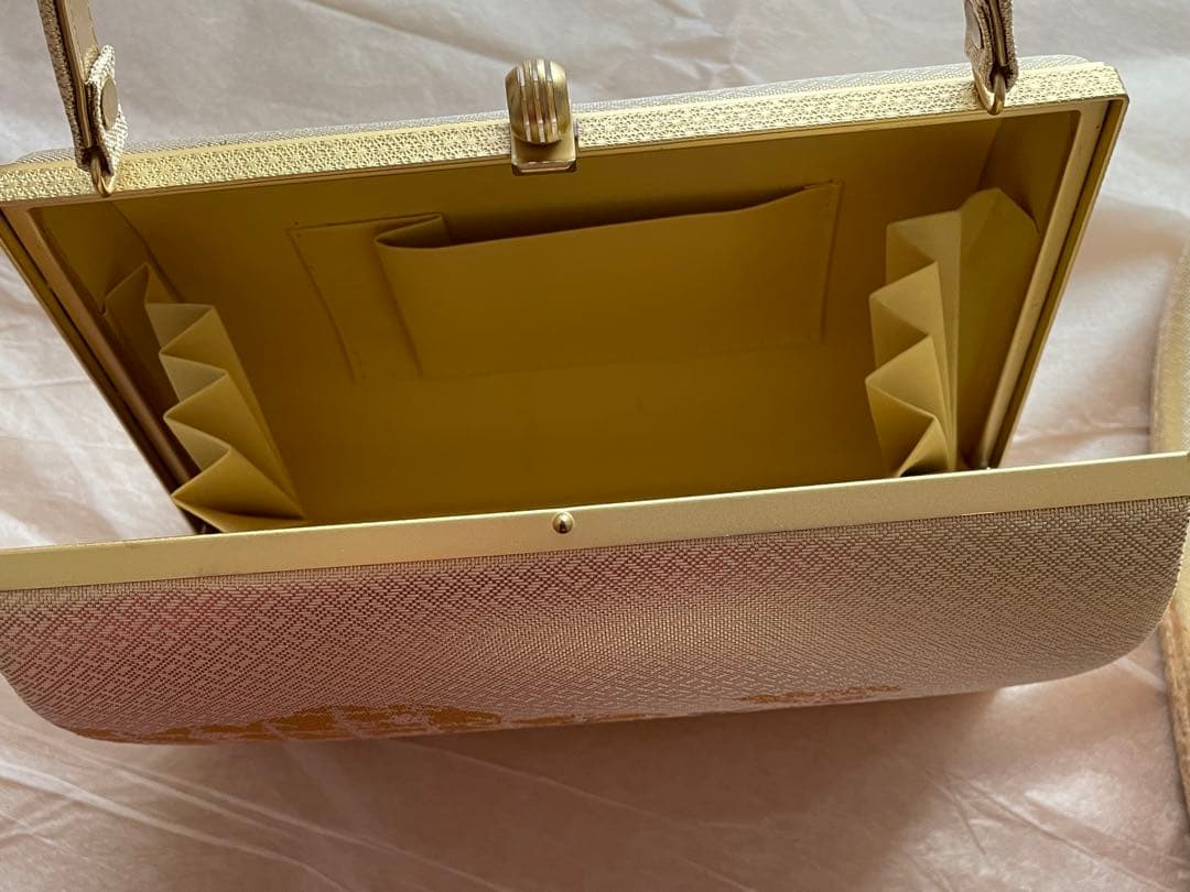 和装　草履とバッグのセット(金色地に白い花刺繍)