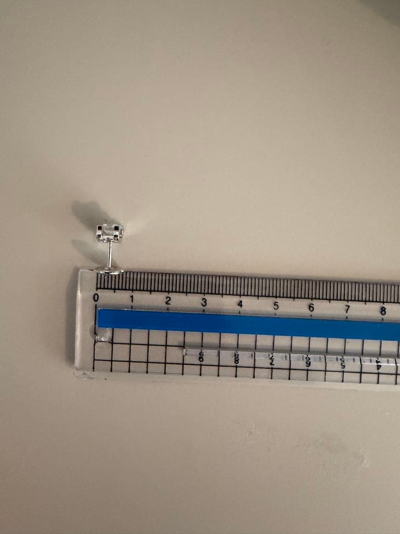 カルティエ0.6ctCドゥダイヤピアス　片耳