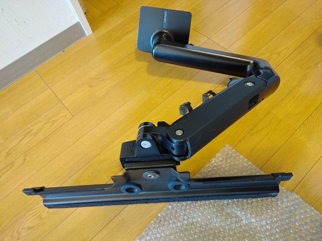 Wacom Cintiq Pro 24 DTH-2420 Flex Arm付き