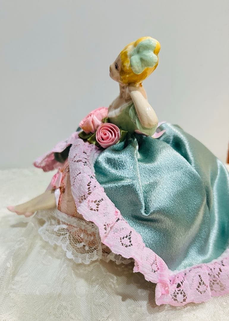 ハーフドール　ピンクッション　脚付き　ヴィンテージ品