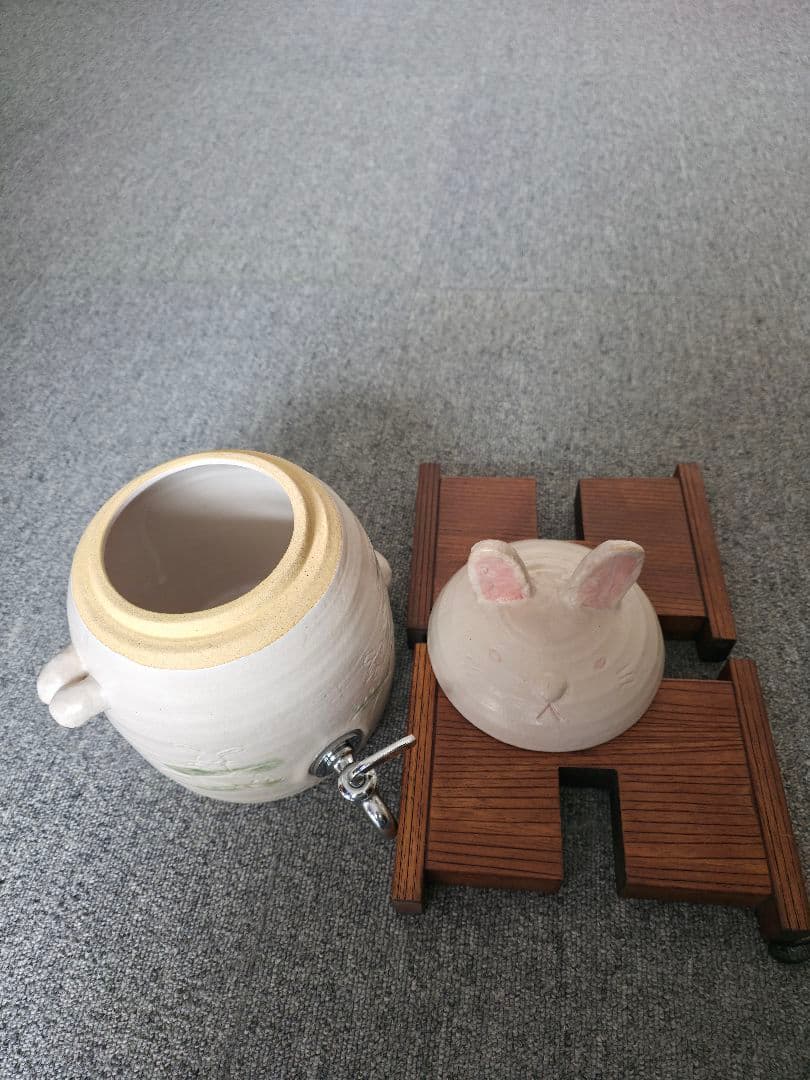 ウサギの形 陶器製置物　焼酎サーバー
