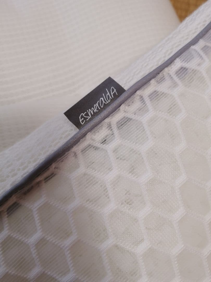 エスメラルダ　呼吸するわたしの枕