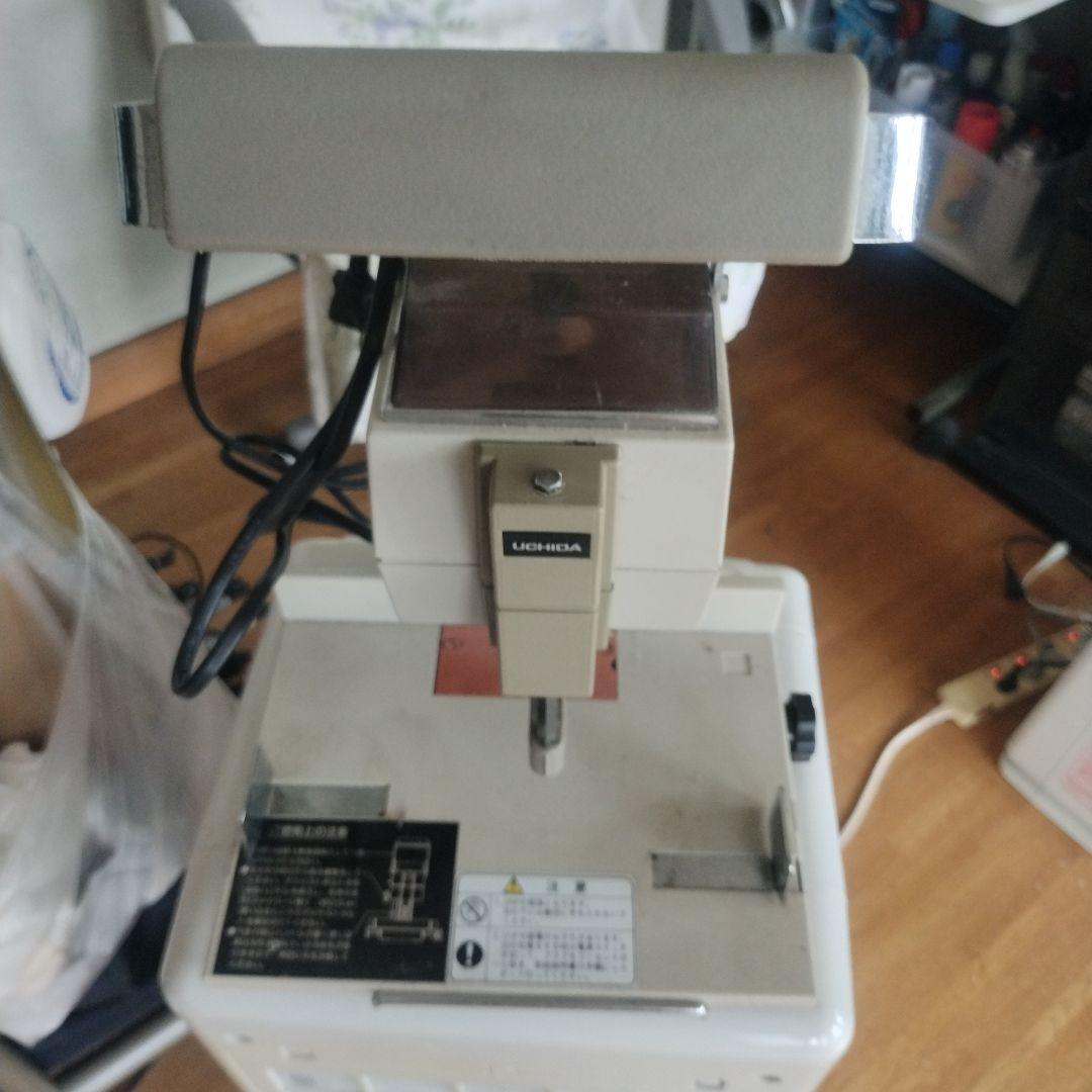 卓上型 製本機？　穴あけパンチ　ウチダ電動パンチ