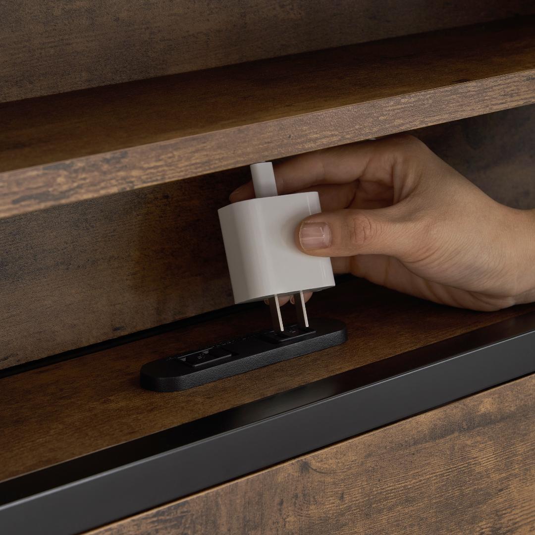 数量限定セール！売切ゴメンSD・セミダブル　ベッドフレーム・コンセント付き