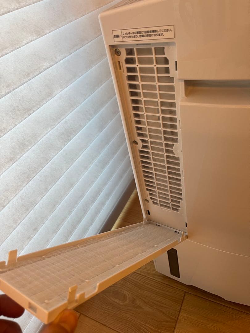 【超美品】　パナソニック 除湿機 F-YHVX200