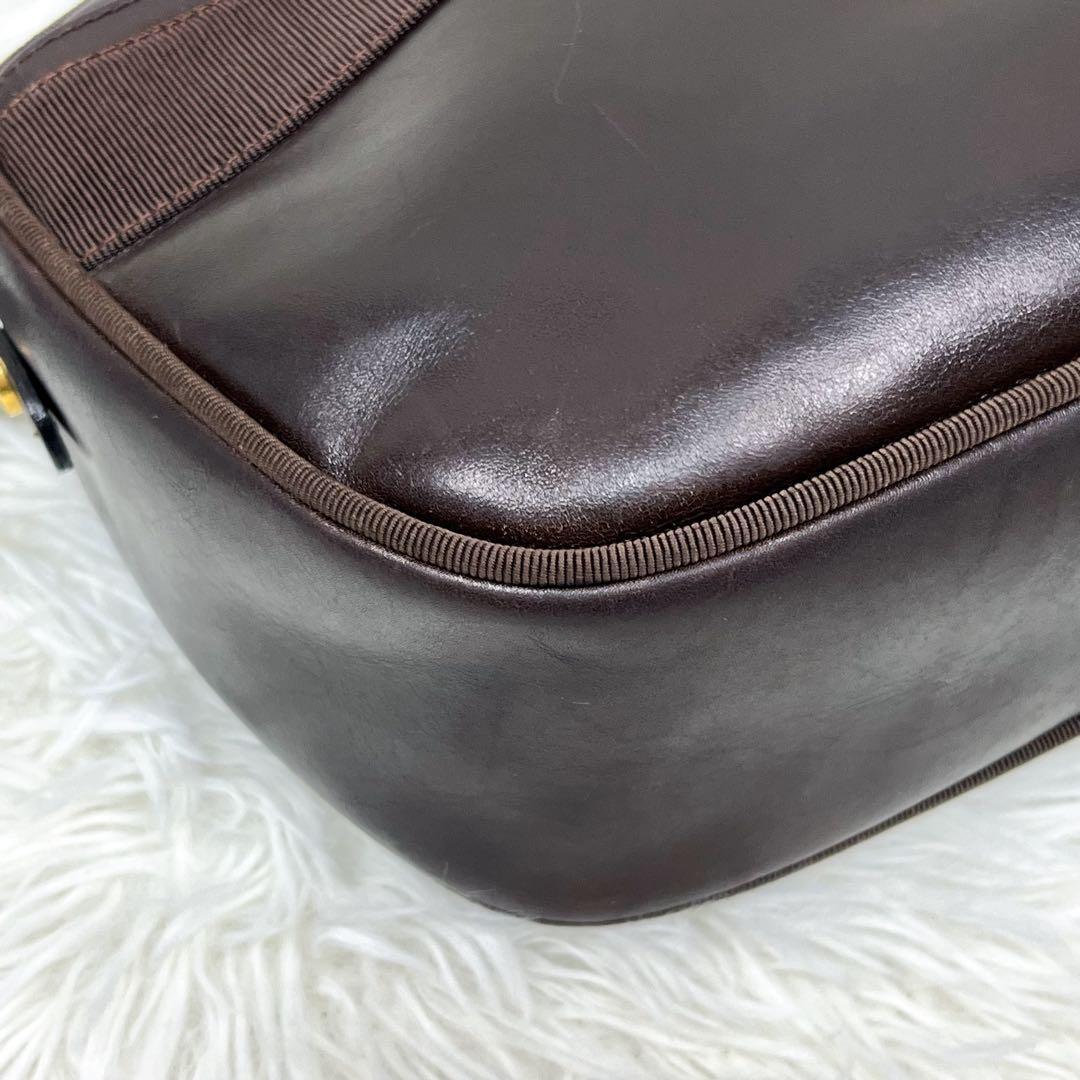 美品 フェラガモ ヴァラリボン ショルダーバッグ レザー