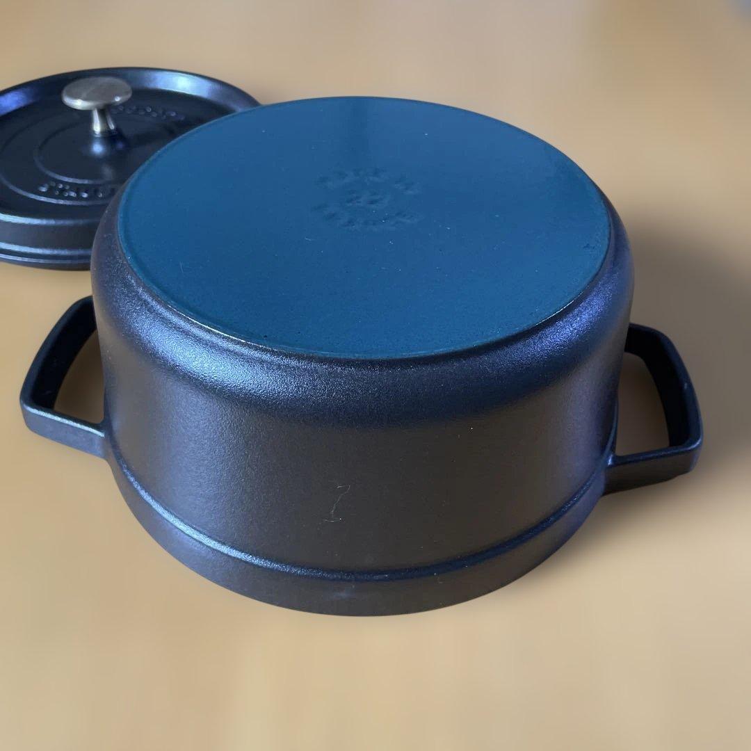 ストウブ ピコ・ココットラウンド 22 cm Staub