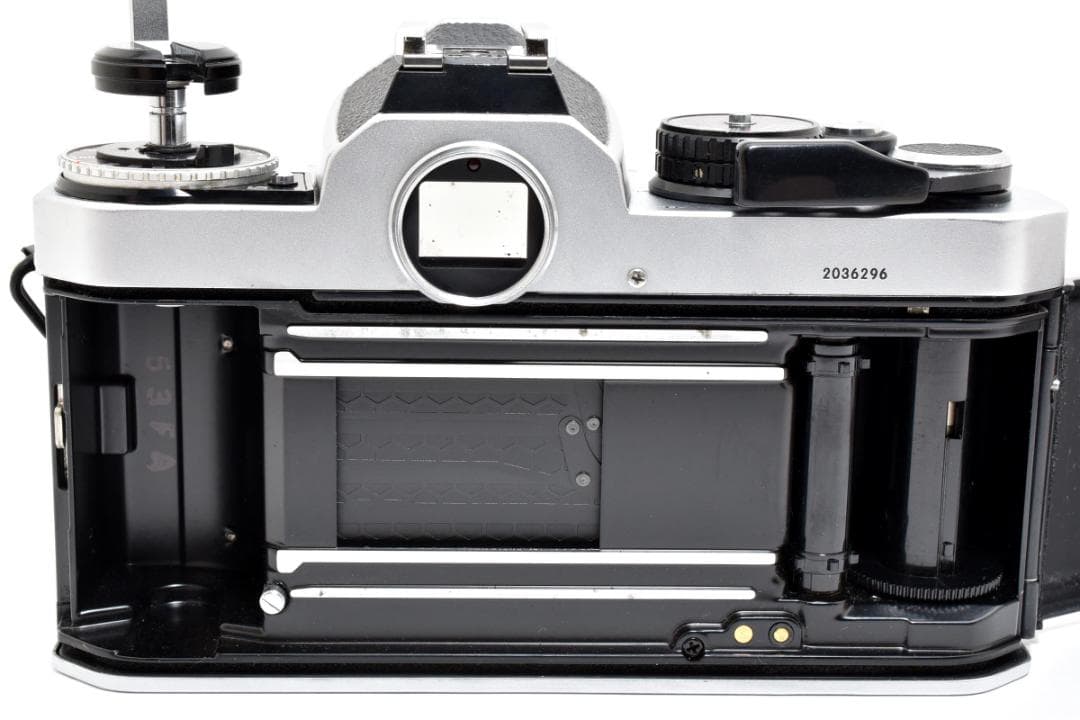 美品 NIKON FE2 シルバー フィルムカメラ モルト新品交換済 B770