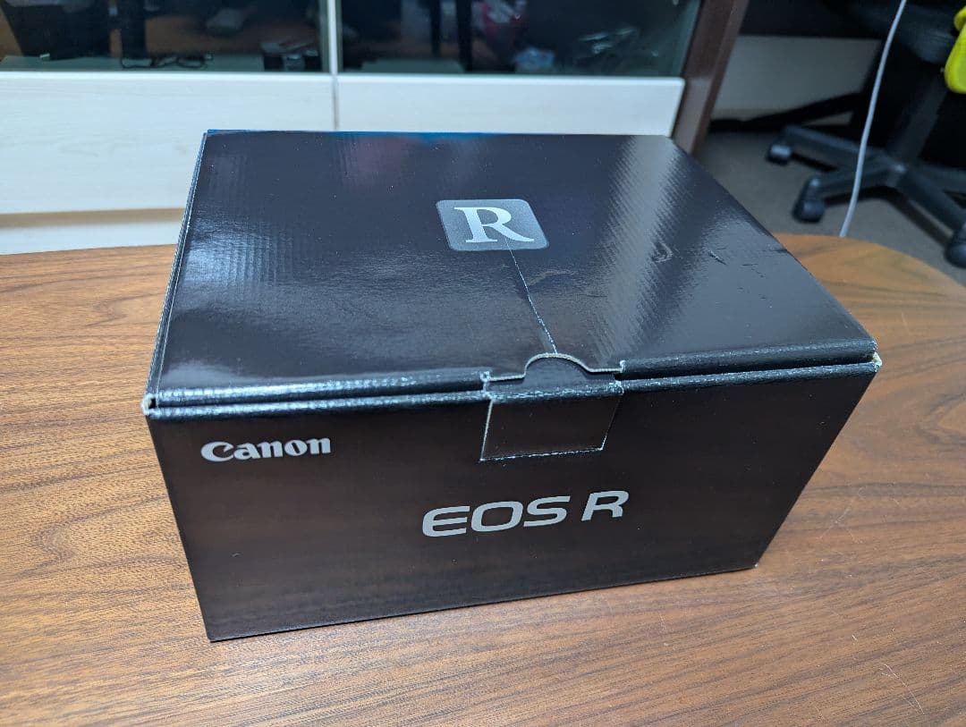 Canon EOS R フルサイズミラーレス一眼カメラ バッテリー2個おまけ