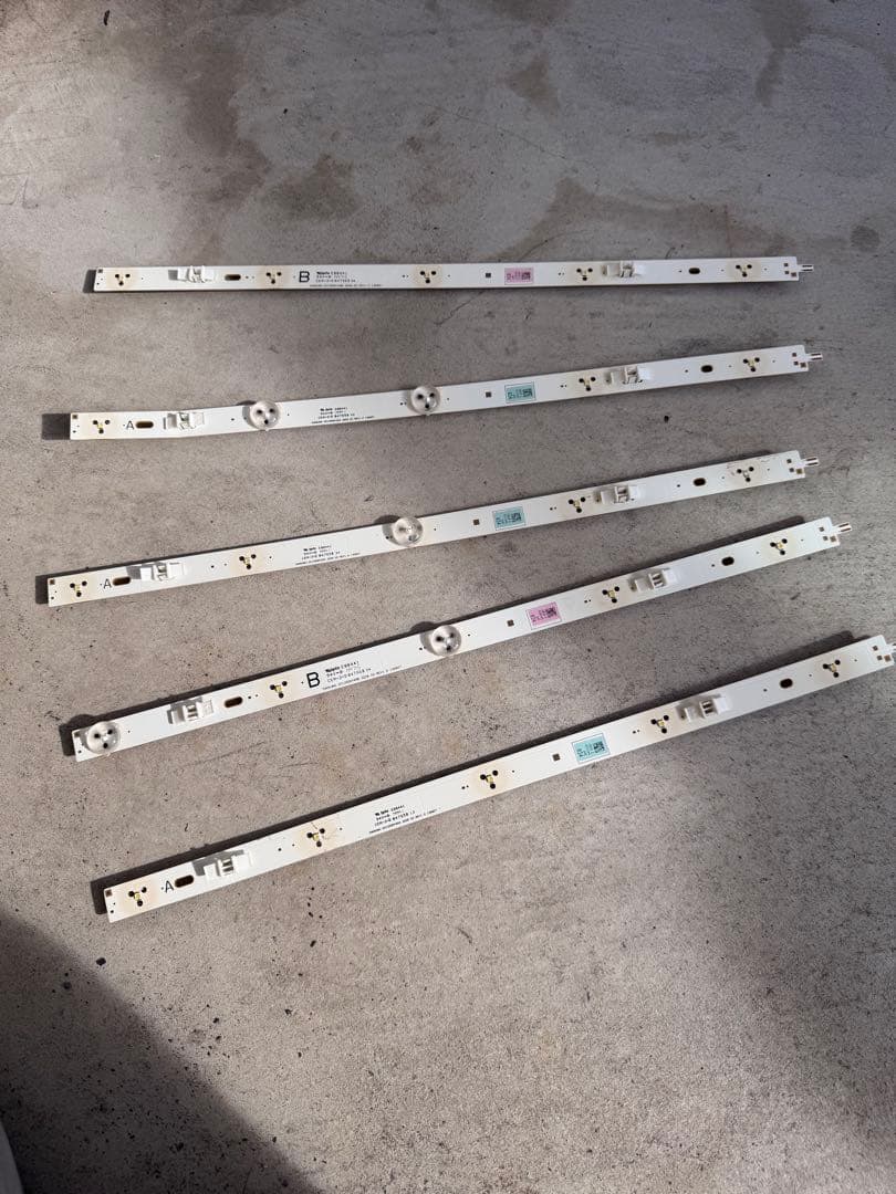 ソニー KDL-40W600B液晶テレビの基盤と配線類(ジャンク)