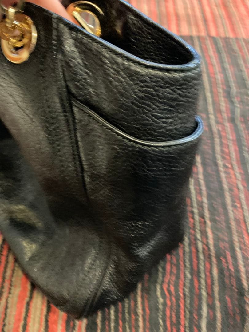 フェラガモ　黒レザー ハンドバッグ【ただし注意事項あり】