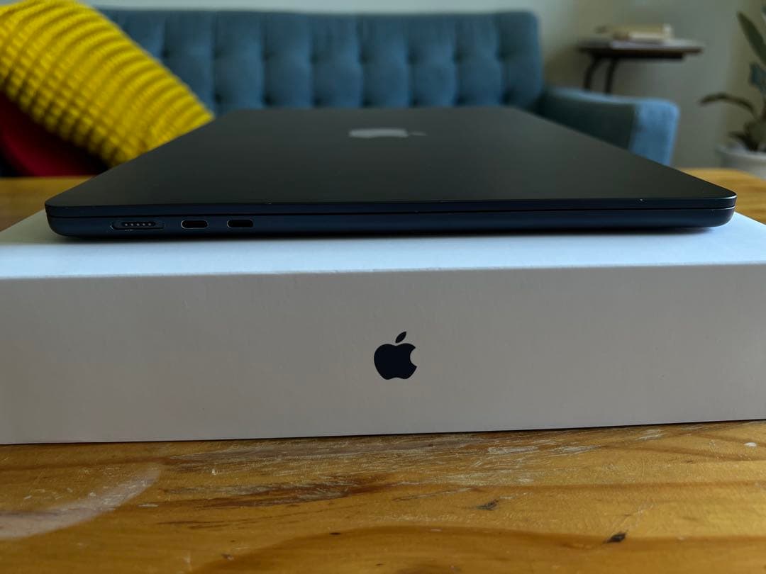 apple MacBook Air 15インチ　M2　ミッドナイト