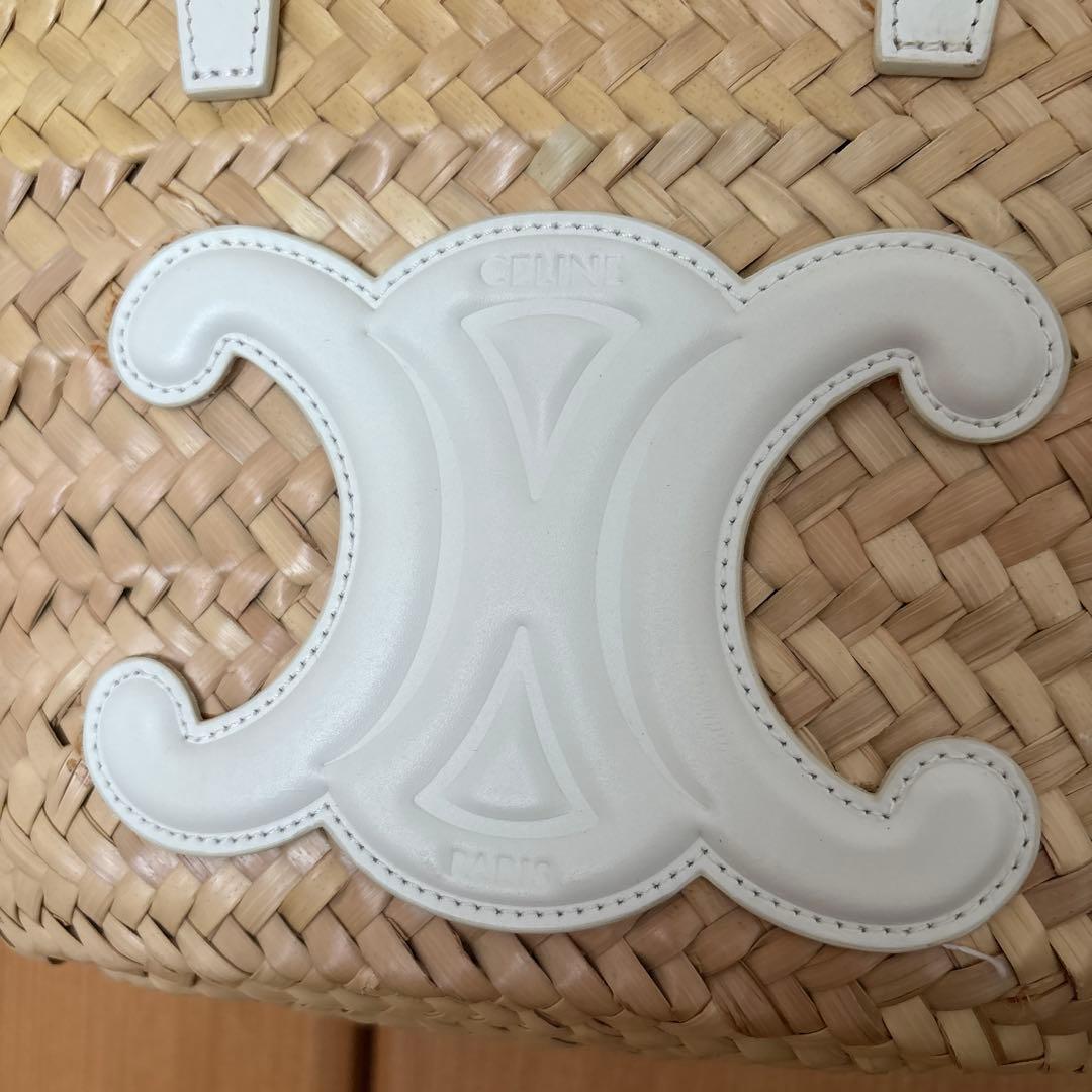 セリーヌのロゴ入りストローバッグ