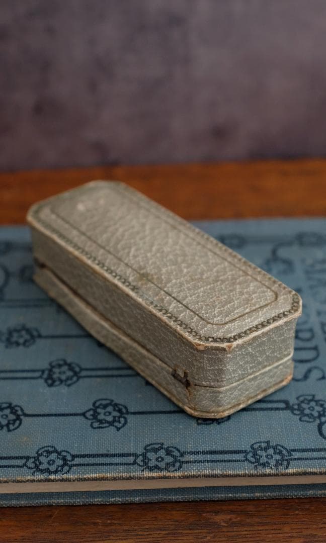 イギリスアンティークブローチケース＊英国アンティークボックス＊グレー＊ロング