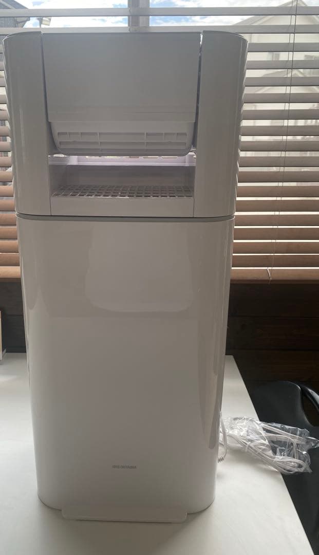 アイリスオーヤマ 除湿機 衣類乾燥サーキュレータータイマー部屋干し首ふりホワイト
