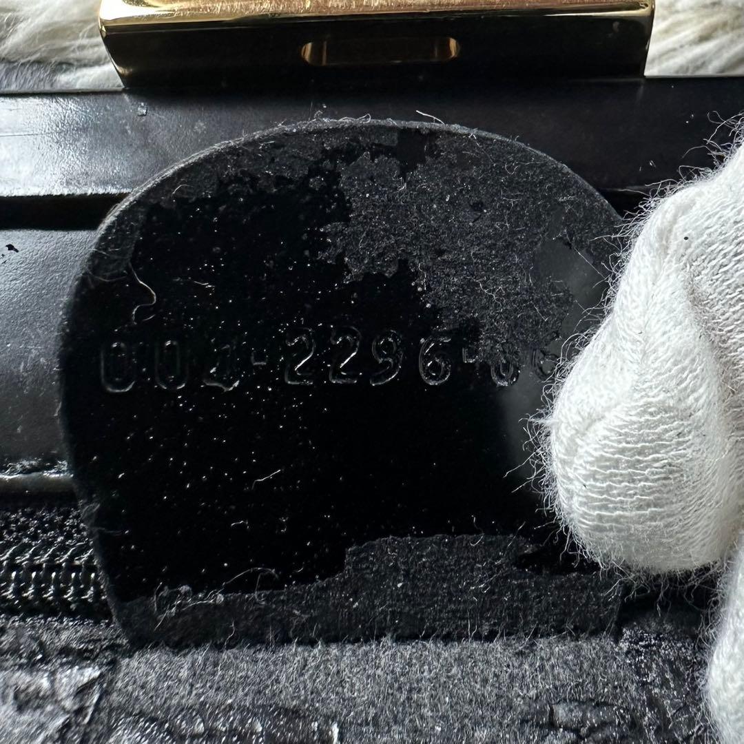 美品 グッチ レザー ショルダーバッグ がま口 ロゴ型押し パテント ブラック