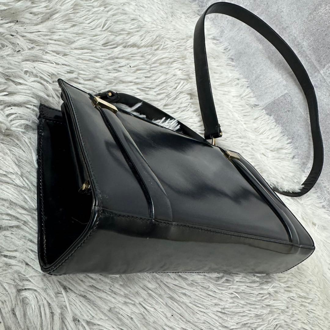 美品 グッチ レザー ショルダーバッグ がま口 ロゴ型押し パテント ブラック