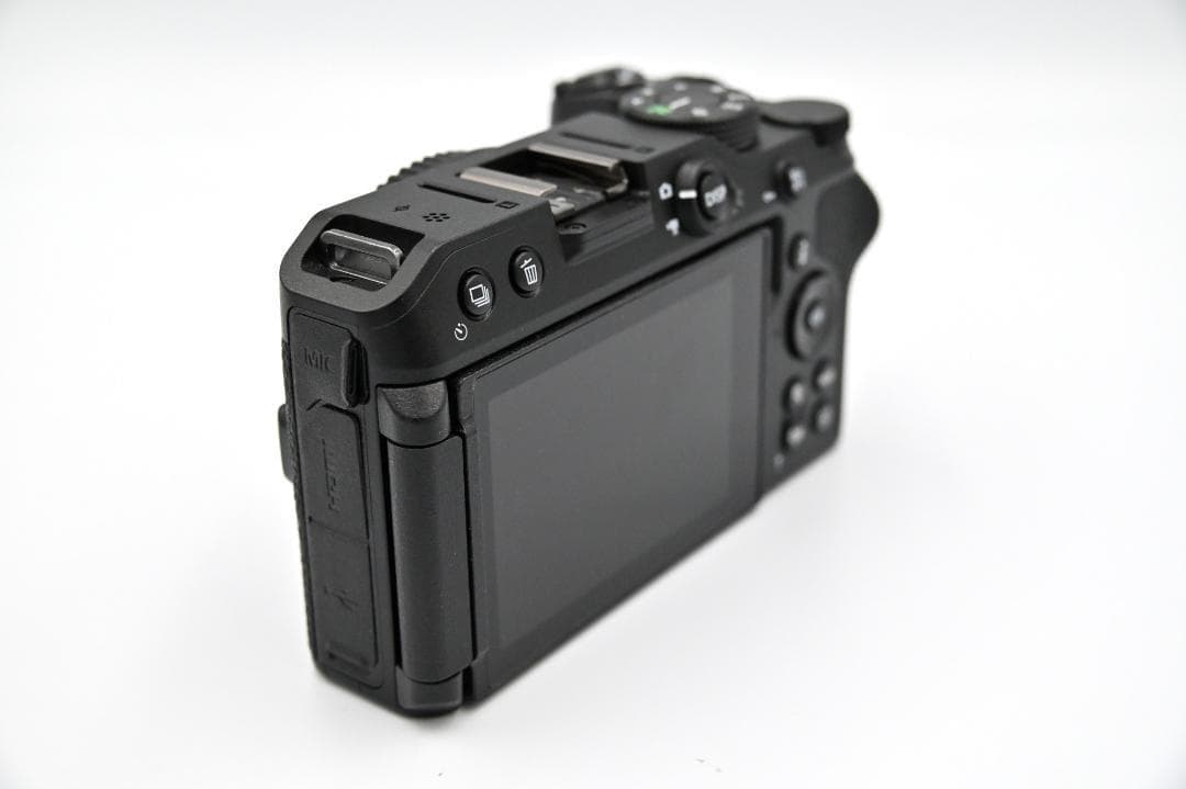 Nikon Z30 ボディ ショット数7400回