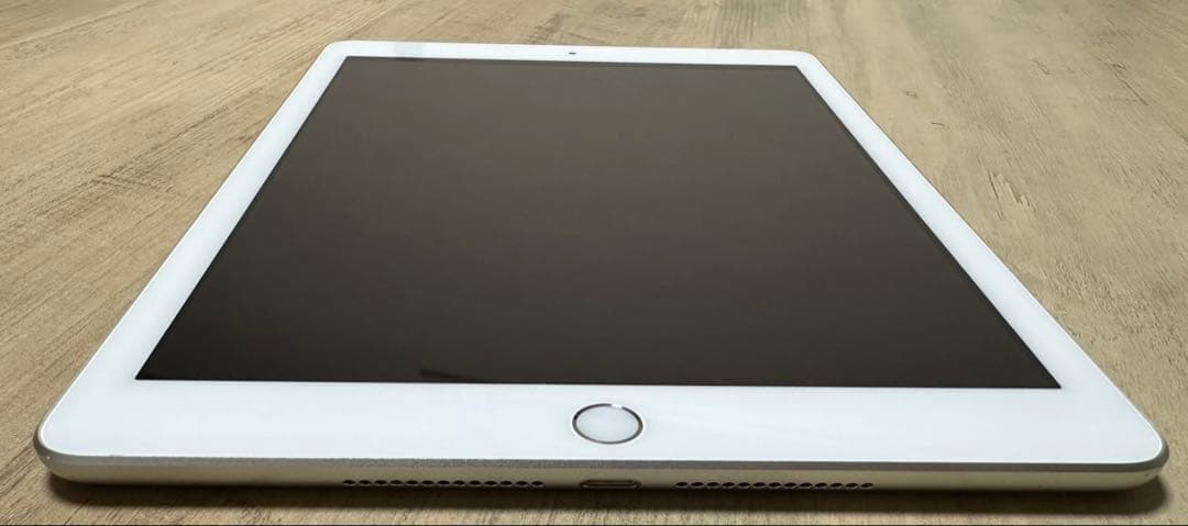iPad（第5世代）32GB Wi-Fi＋Cellularモデル