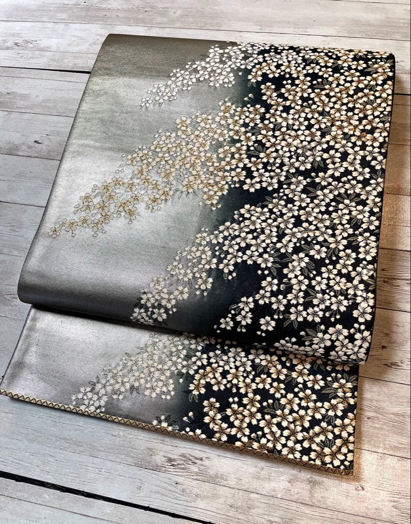 逸品＊正絹 六通柄袋帯 桜舞文様 金銀糸 バイカラー 引箔 美品