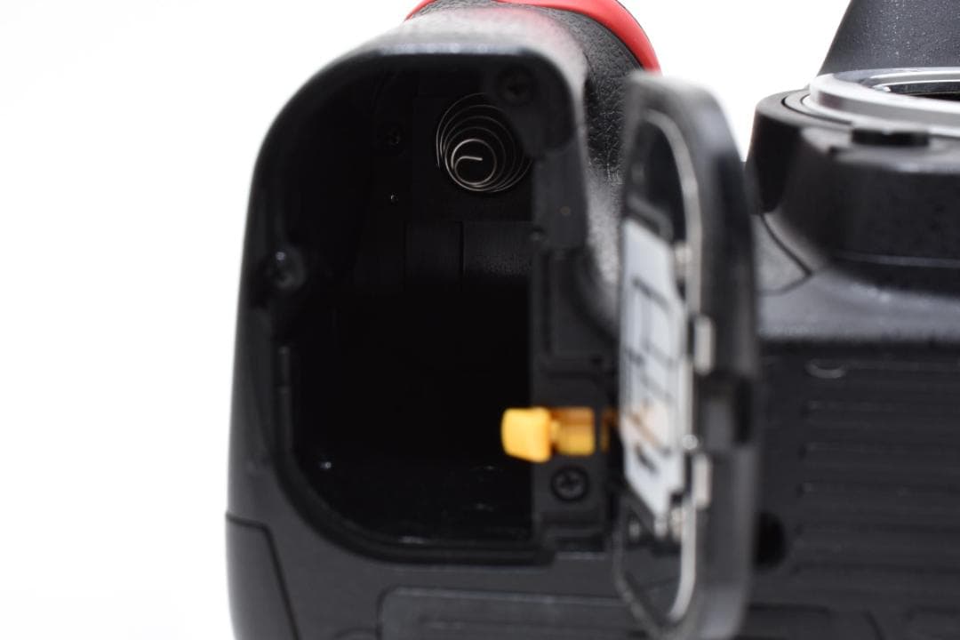 ★撮影枚数7,732枚・美品★ ニコン D7000 ボディ #21125