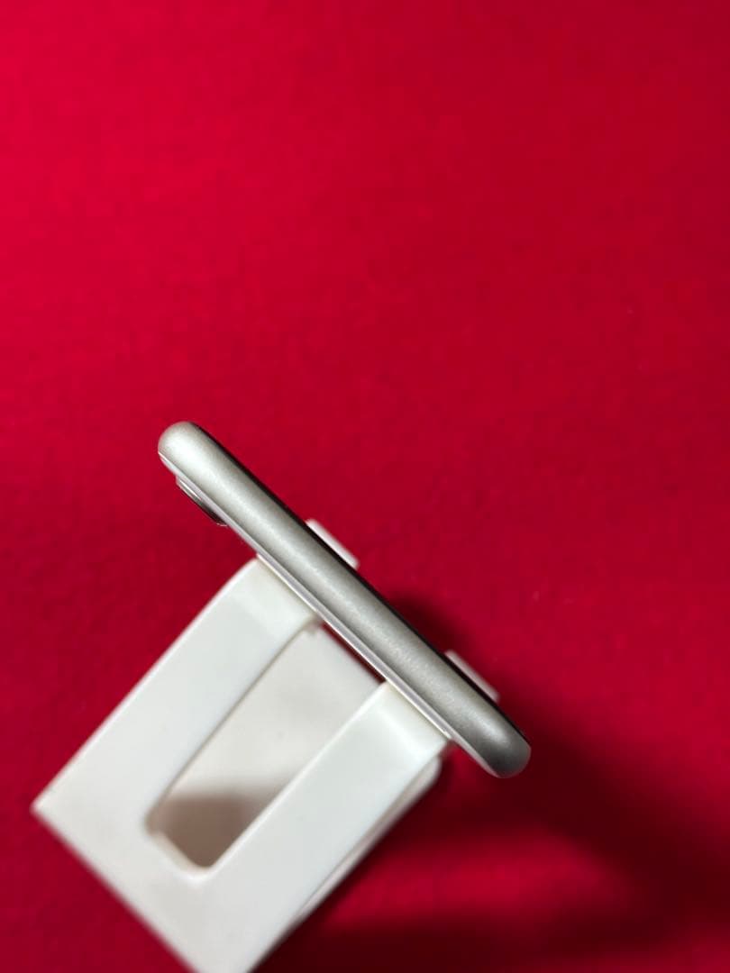 【2699】iPhone SE3第3世代スターライト 64GB simフリー