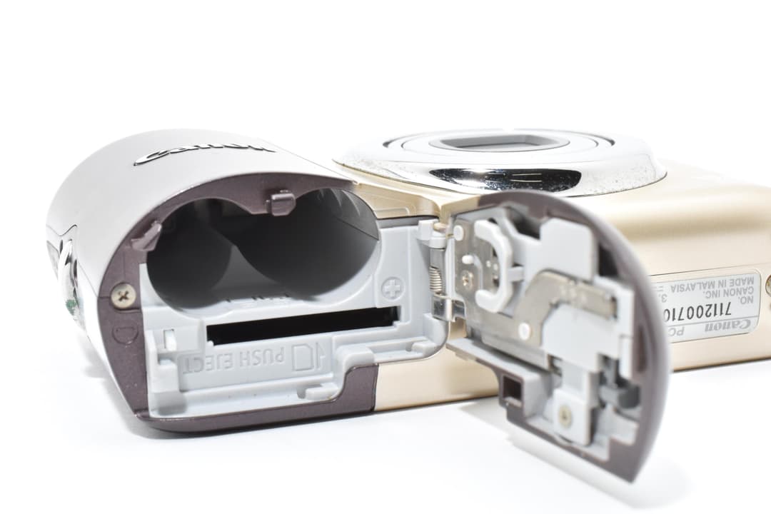 デジタルカメラ Canon PowerShot A1000 IS PC1309 0374