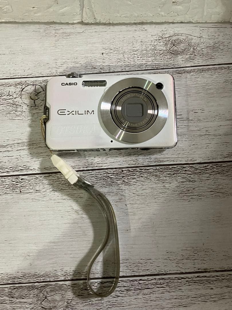 CASIO EXILIM ホワイト コンパクトデジタルカメラ