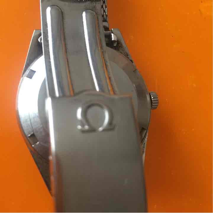 Omega Autmatic.  自動巻 機械時計