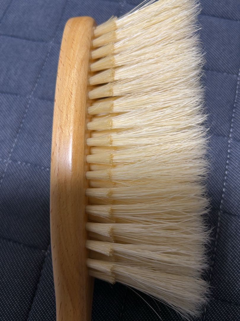 カシミアブラシ　高級洋服のお手入れに最適