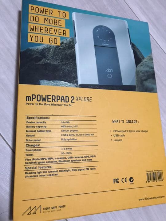 アウトドア ソーラーチャージャー