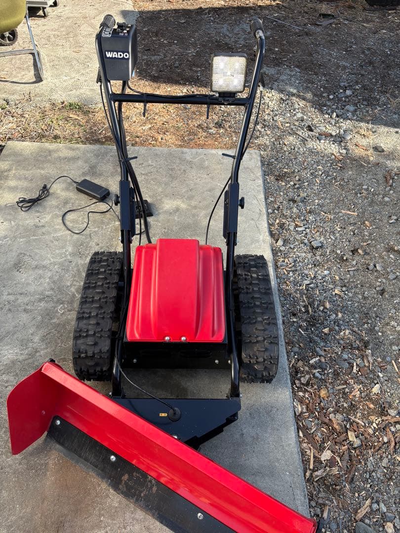 WADO除雪機　充電式 除雪機「スノーブレード」e-SB80