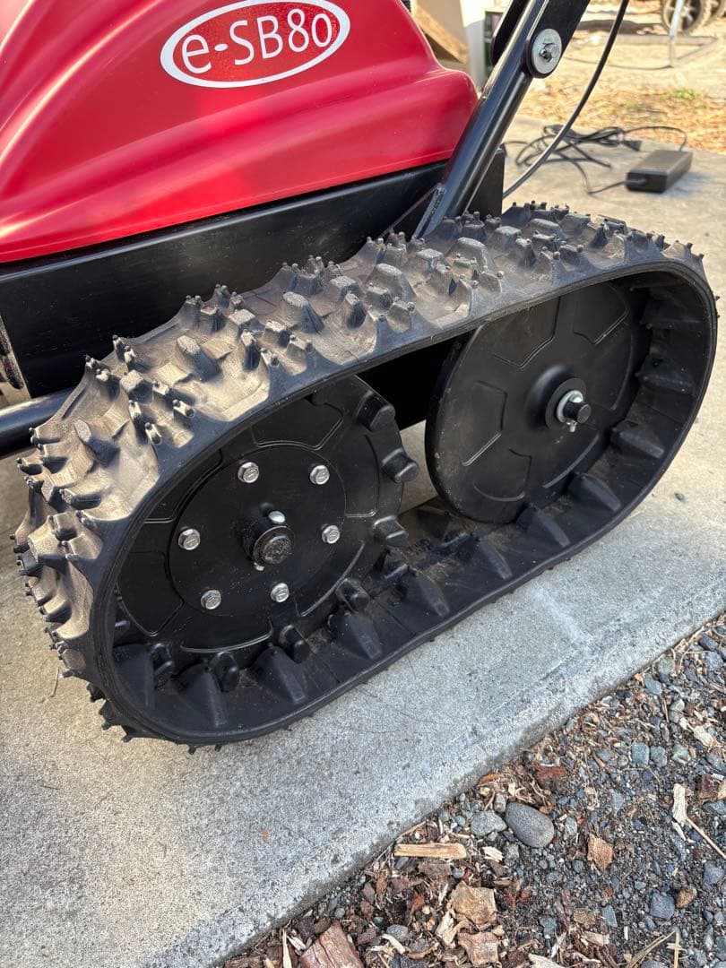 WADO除雪機　充電式 除雪機「スノーブレード」e-SB80
