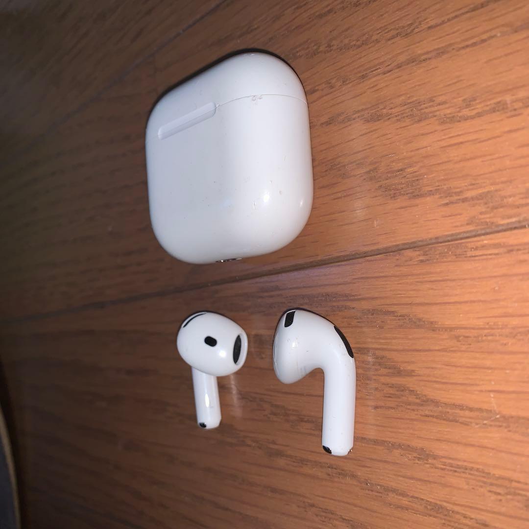 AirPods4 本体ホワイト 充電ケース付き