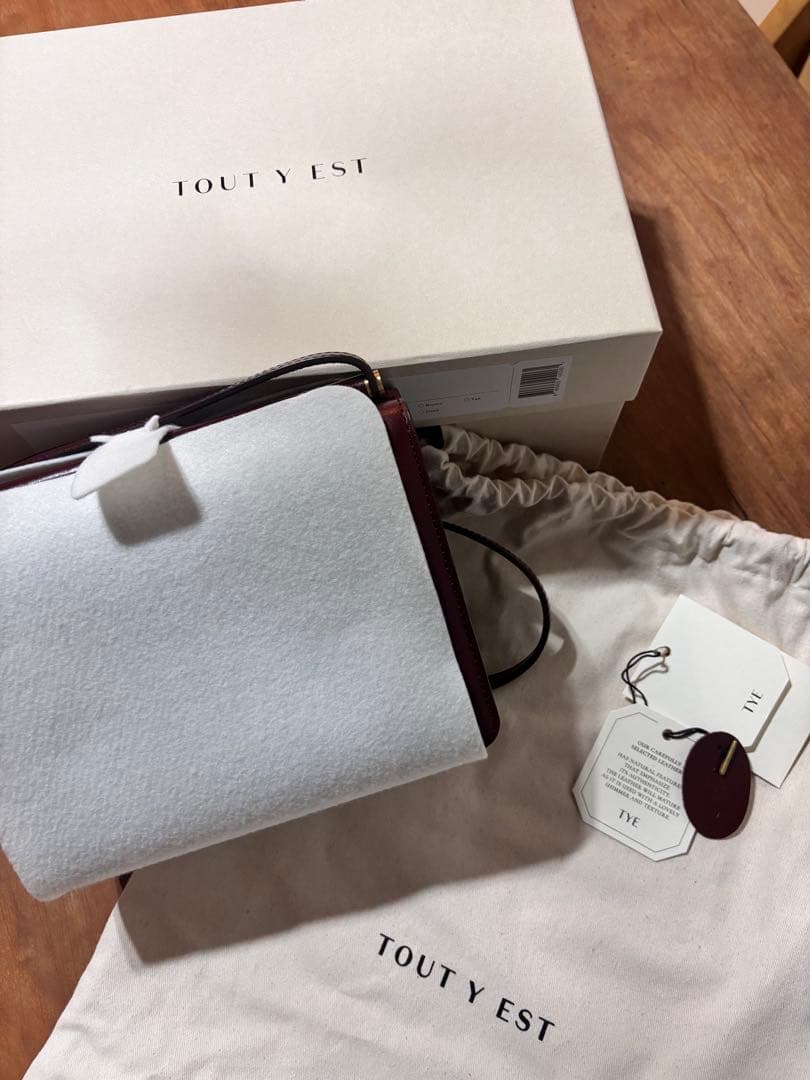 TOUT Y EST ポルメミニバッグ バーガンディ