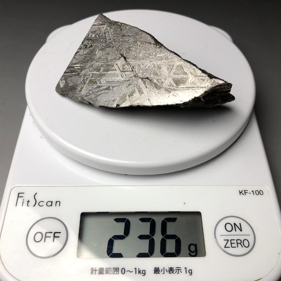 アルタイ隕石 鉄隕石　外皮付き隕石　エンドカット　原石　重さ約236ｇ